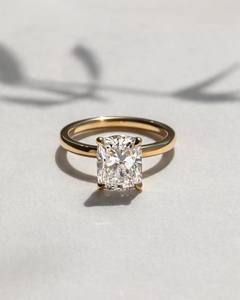 Bague de fiançailles solitaire en argent sterling 925 avec zircone cubique taille coussin allongée 10x8mm - Product Image 1