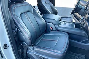 Ford Expedition Limited 4x4 Turbo V6 4WD 7 places, modèle 2023, en bon état - Product Image 5