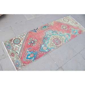 Alfombra Vintage de 1.9x5.9 pies, Alfombra Turca Abstracta de Lana Roja y Azul - Product Image 3