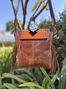 Sac à main en cuir de vachette sculpté à la main en gros, vente chaude, sac élégant, sac à bandoulière aztèque pour femmes - Product Image 4