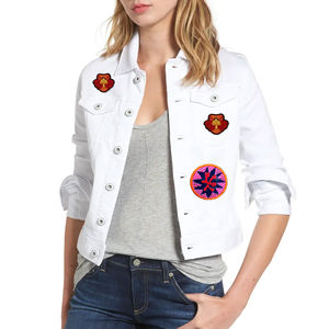 Vestes en jean pour femmes personnalisées à la mode, avec broderie florale sur toute la surface, respirantes, motif uni pour la saison d'automne - Product Image 1