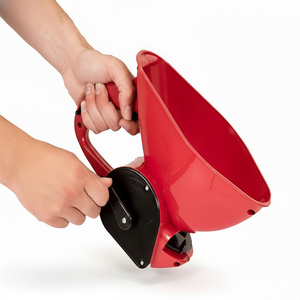 Épandeur de graines rotatif manuel en plastique rouge avec poignée noire et cadran réglable pour une distribution facile à une main ODGGAD005 - Product Image 1