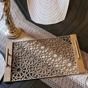 Plateau en métal doré unique pour la décoration traditionnelle de la maison et le service des invités pendant le Ramadan et les événements de l'Aïd - Product Image 5