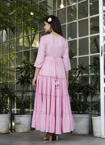 Cómodo vestido étnico para mujer, traje Anarkali bordado duradero, vestido Anarkali de viscosa bordado largo - Product Image 5