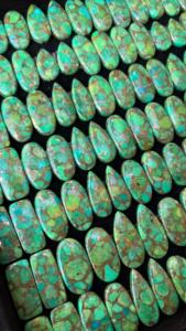 Venta al por mayor AAA + CALIDAD Natural verde cobre turquesa cabujón pulido piedras preciosas de forma mixta para la fabricación de joyas - Product Image 5