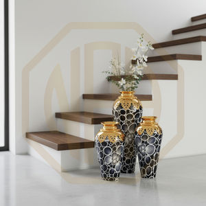 Jarrón de Flores de Hierro Estilo Costero, Diseño Nórdico en Gris y Negro, Decoración de Lujo Hecha a Mano para Hogar u Oficina, Cuello Repujado Chapado en Oro - Product Image 6