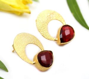 Bijoux géométriques en forme de poire, grenat rouge, texture quartz, finition métal, clous d'oreilles en laiton plaqué or 18 carats pour les filles. - Product Image 3