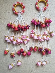 Pareja de Brazaletes Abiertos con Flores Artificiales para Novia, Estilo Asiático Pakistaní, para Bodas, Mehendi, Haldi, Joyería Floral Desi - Product Image 3