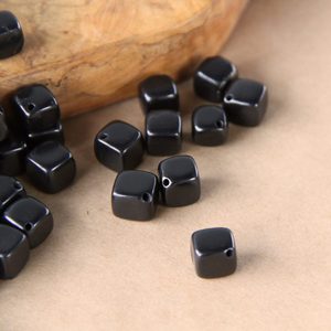 Perle de shungite polie en forme de losange, 0,24 po (6 mm), trou de 0,095 po (2,4 mm) - Product Image 4