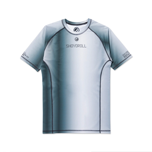 เสื้อป้องกันผื่นคันสำหรับผู้ชายและผู้หญิงเสื้อแบบสั่งตัดแบบหลวมระบายอากาศป้องกันรังสียูวี UPF50 + เป็นมิตรกับสิ่งแวดล้อมแขนสั้นแห้งเร็ว - Product Image 1