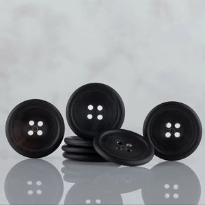 Botón Natural de Cuerno de Búfalo al por Mayor, Acabado en Blanco para Accesorios de Ropa, Alta Calidad - Product Image 1