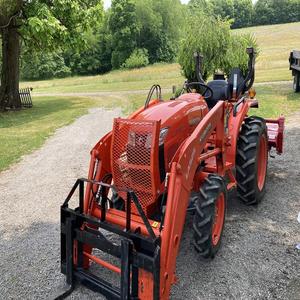 Tractor agrícola eficiente Kubota L3901, perfecto para las tareas agrícolas diarias, pedido de construcción de calidad premium hoy para una entrega rápida - Product Image 1