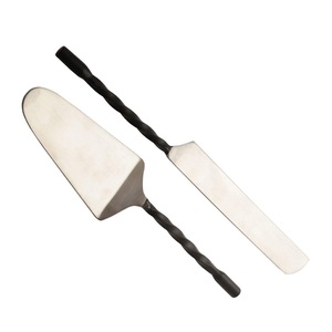 Serveur à gâteau en acier inoxydable argenté et noir pour un usage quotidien, ensemble simple de spatule et de couteau à dessert en métal pour la pâtisserie et le service en cuisine - Product Image 1