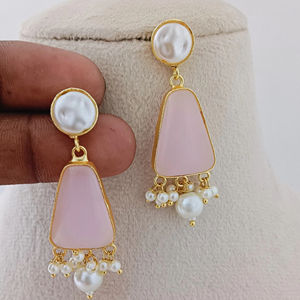 ชุดต่างหูไข่มุกแบบสง่างามปรับแต่งได้ชุดเครื่องประดับโลหะทองเหลืองหนักเคลือบมุกเทียมสำหรับผู้หญิงจำนวนมากสไตล์พังค์สีชมพู - Product Image 1