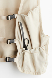 Chaleco de verano de poliéster ligero para hombres Logotipo personalizado Gimnasio y deportes Camiseta sin mangas Tela transpirable Proveedor a granel Mouz Industry. - Product Image 3