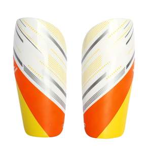 Espinilleras de fútbol Premium con colores brillantes, carcasa de PP de alto impacto y respaldo de EVA para protección en el fútbol - Product Image 2