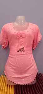 Haut personnalisé OEM avec un motif uni au design unique, à manches courtes et à col rond, haut pour femmes à vendre par les exportateurs - Product Image 2