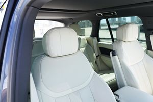 รถยนต์ Range Rover P400 SE ปี 2024 สภาพดีเยี่ยม เครื่องยนต์ 6 สูบ 395 แรงม้า ระบบขับเคลื่อนสี่ล้อ พร้อมชุดแต่งภายนอกแบบ Tow and Shadow - Product Image 5
