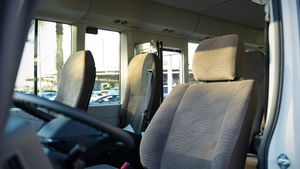 Autobús TY - Coaster 2025 Blanco, 4.0L Diésel/Manual, 23 Asientos, Emisión Euro V, Casi Nuevo, Precio Accesible, Listo para Enviar - Product Image 3