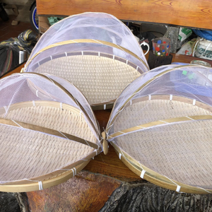 Plateau de panier en rotin vietnamien fabriqué à la main pour l'affichage de fruits et de collations - Product Image 2