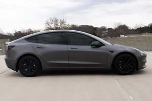 รถยนต์รุ่นปี 2023 โมเดล 3 คูเป้ ขับเคลื่อนสี่ล้อ ไมล์น้อย เกียร์อัตโนมัติ พวงมาลัยซ้าย เบาะหนังสีเข้ม เครื่องยนต์เทอร์โบ ระบบกันสะเทือนแบบ Panoramic Sunroof ล้อแม็ก R18 - Product Image 2