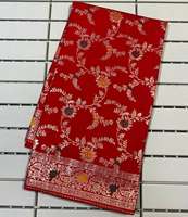Sari indien de créateur en soie russe pure et douce, avec pallu tissé de qualité supérieure en Zari et Meenakari, accompagné d'une veste et d'un chemisier tissé à manches longues.