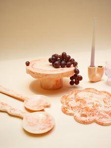 Support à gâteau en résine pour servir et présenter des gâteaux délicats comme pièce maîtresse pour toute occasion digne d'importance - Product Image 4