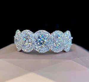 Bague pour femme en or blanc 14 carats avec cinq pierres serties de moissanite ronde incolore de 1,75 carat total Ritzin - Product Image 1