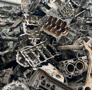 Bloc moteur en aluminium bon marché, métal recyclé, alliage à 99,99 % de pureté, excellent état, à prix avantageux pour l'Arabie Saoudite et les États-Unis - Product Image 6