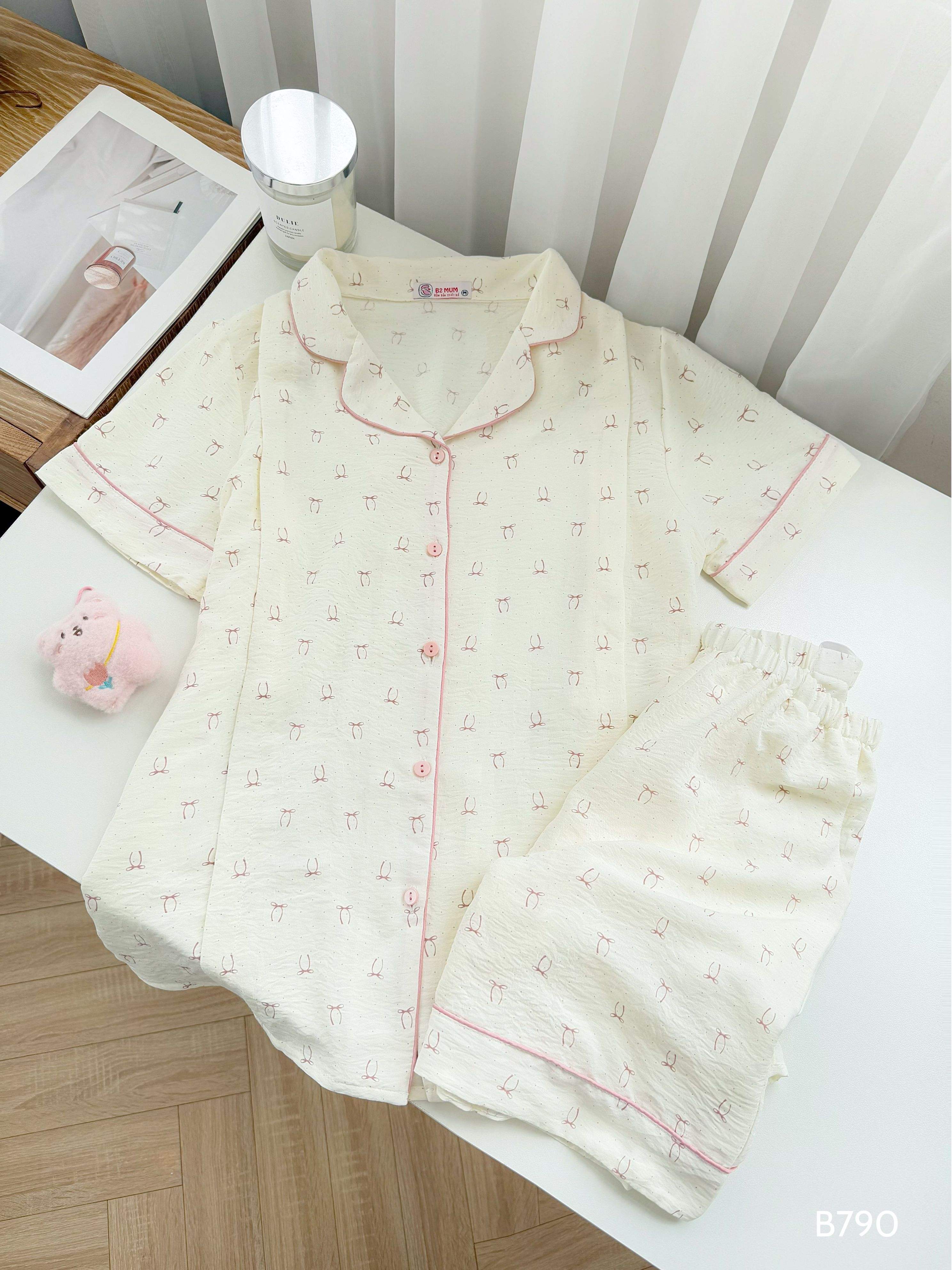 สีเบจกับโบว์สีชมพู