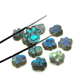 Abalorio de Labradorita Natural Tallado en Forma de Huella de Perro, Calidad Premium, Parte Trasera Plana, 13 mm, Joyería para Mascotas - Product Image 3