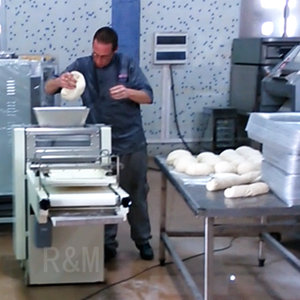 <span class=keywords><strong>Machine</strong></span> à façonner la pâte à <span class=keywords><strong>pain</strong></span> baguette française, mini-formeuse à baguettes pour boulangerie - Product Image 4