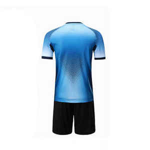 Maillot de football personnalisé Slim Fit 100% en polyester à séchage rapide avec uniforme de football à conception par sublimation - Product Image 3