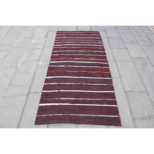 Alfombra Turca, Alfombra Decorativa de 2.9x6.6 pies, Alfombra de Lana Kilim Roja y Blanca - Product Image 1