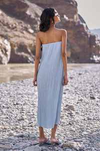 Vestido MIDI con hombros descubiertos TRITURADO a mano azul cielo texturizado Tejido ecológico con cremallera lateral superior elástica Detalle de dobladillo de lechuga - Product Image 3