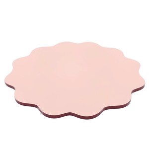 Napperons de mariage élégants Laque rose ronde brillante avec bord festonné Parfait pour les événements et la décoration de salle à manger - Product Image 1