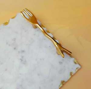 ถาดหินอ่อนสีขาวหรูหราสไตล์โมเดิร์นทำมือ พร้อมหูจับทองคำเปลว  งานตกแต่งบ้านสำหรับคริสต์มาสและรอมฎอน  ทำจากอะลูมิเนียมสั่งทำพิเศษ - Product Image 6