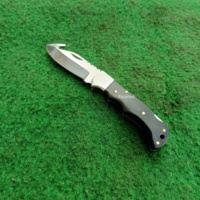 Cuchillo plegable de bolsillo hecho a mano J2 hoja de acero pulido espejo mango de resina botón a prueba de herrumbre estilo cambio cubierta de cuero gratis
