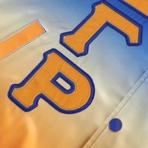 Chaqueta Universitaria de Satén Brillante con Cuello Alto y Logotipo Frontal de la Hermandad Sigma Gamma Rho, 100% Algodón - Product Image 3