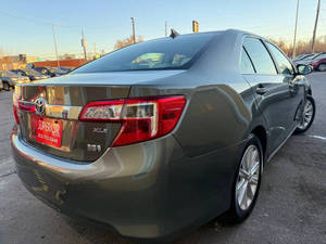Voiture d'occasion abordable Toyota Camry Hybride XL-E 2013 conduite à gauche - Product Image 5