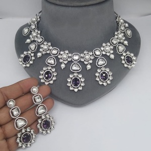 Ensemble de collier Kundan non coupé avec boucles d'oreilles pour mariage et fête ou cadeau pour femmes et filles - Product Image 1