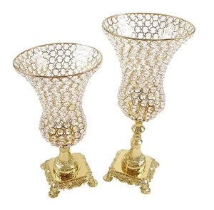 Acabado dorado con cuentas de cristal únicas, elegante portavelas hecho a mano para mesa de centro, decoración del hogar y hotel - Product Image 1