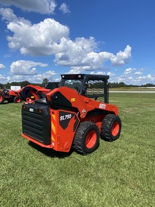 Chargeuse compacte Kioti SL750, grande capacité de levage, puissance robuste, conception compacte pour la construction, l'agriculture et la manutention - Product Image 4