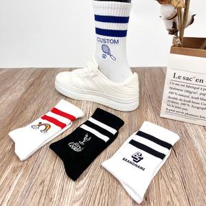 Venta al por mayor de calcetines de algodón personalizados para Pilates, Yoga y gimnasio, Otoño, tejido, lazos bordados, transpirable, agarre a rayas, puño antideslizante diario - Product Image 5