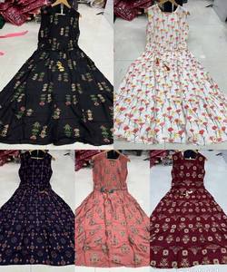 Lahenga Choli de créateur indien avec chemisier, tenue décontractée de créateur traditionnel indien, robe rose colorée - Product Image 6