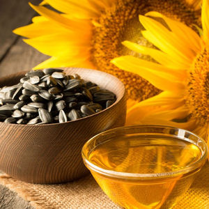 Huile de tournesol raffinée de haute qualité, traitée pour une saveur propre, une efficacité fiable et une compatibilité avec de multiples techniques - Product Image 2