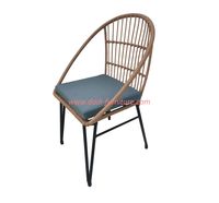 Ensemble de salle à manger d'extérieur, table en bois avec 6 chaises en rotin tressé, meubles de jardin