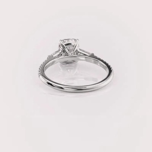Bague de fiançailles en diamant de laboratoire certifié IGI, taille coussin, en argent sterling 925 massif avec accent baguette, bague de mariage - Product Image 3