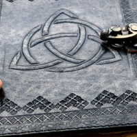 Carnet de notes Triquetra en cuir véritable fait main, livre de sorts classique imprimé, carnet de croquis de voyage pour hommes et femmes, motif cercle, Fête des Mères