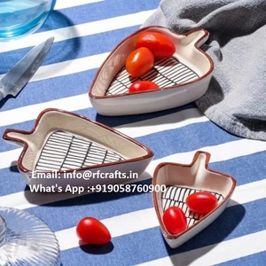 Assiettes élégantes à motif de feuilles en céramique blanche avec vaisselle de luxe à bordure dorée pour la restauration de banquets, hôtels et restaurants - Product Image 4